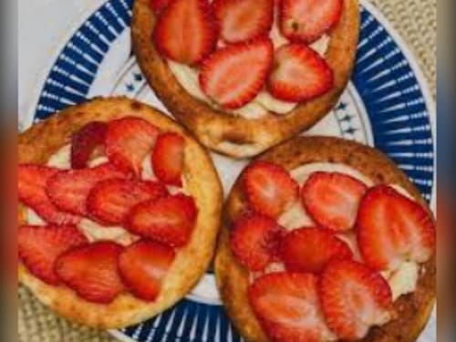 Esfiha de Leitinho com Morango